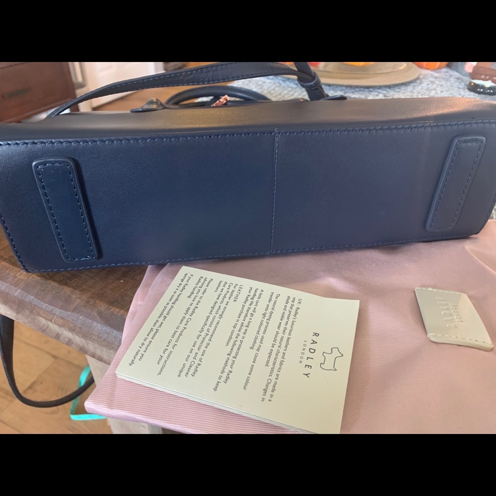 100% Navy RADLEY handbag - Picture 6 of 8